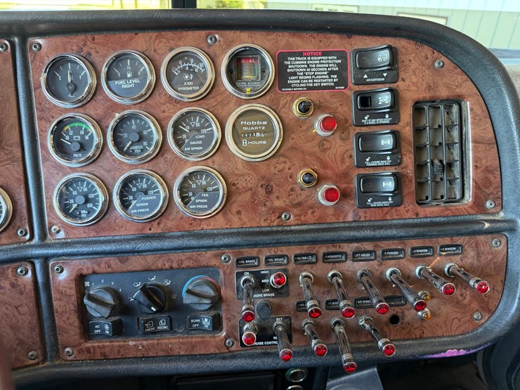 2005-peterbilt-378-image-59