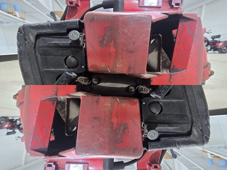 redmax-eb431-gas-powered-backpack-leaf-blower,-used-image-2