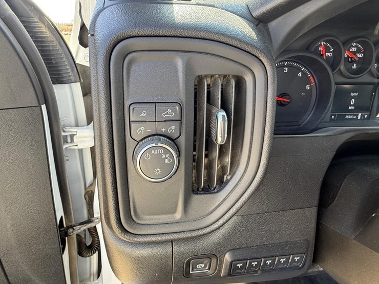 2025-chevrolet-3500-image-59