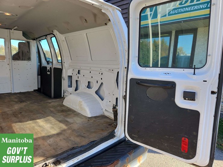 2013-ford-cargo-image-23