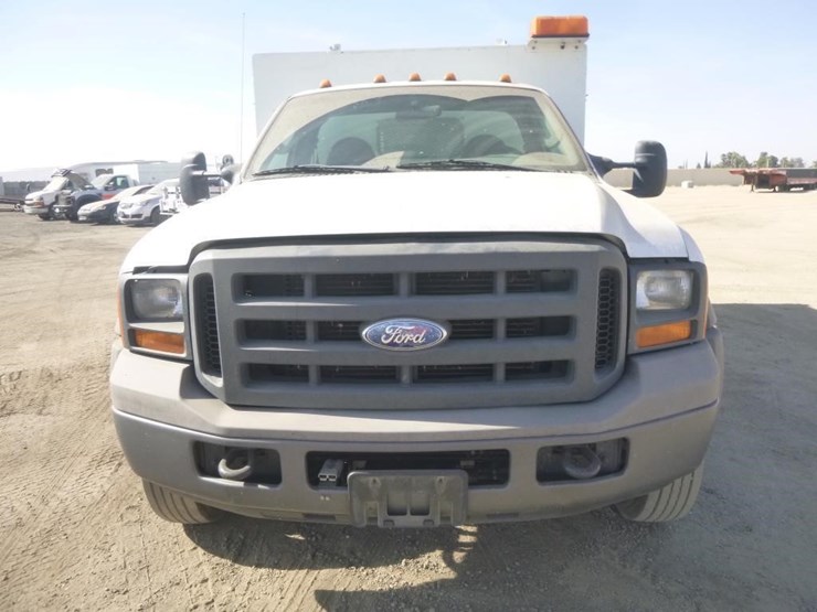 2005-ford-f450-image-27
