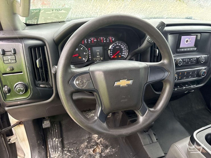 2015-chevrolet-silverado-2500-image-14