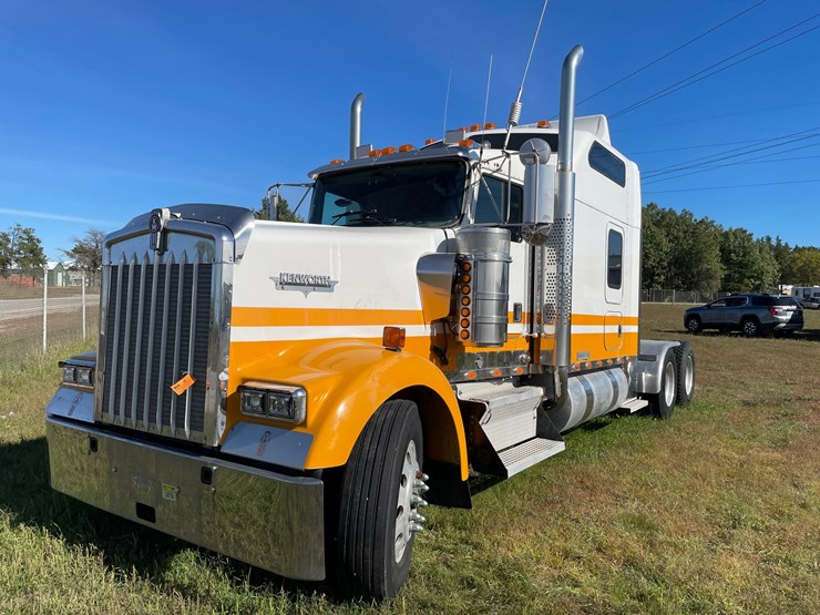 2001-kenworth-w900l-image-1