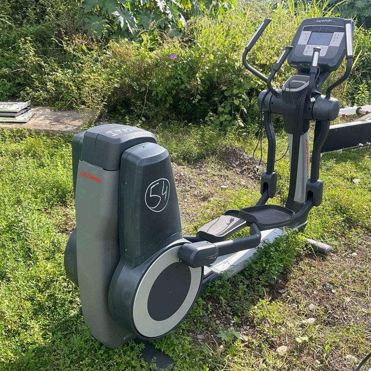 Life Fitness 95X Elevation Series Elliptical Cross-Trainer