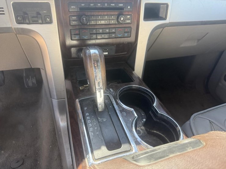 2010-ford-f150-platinum-image-36