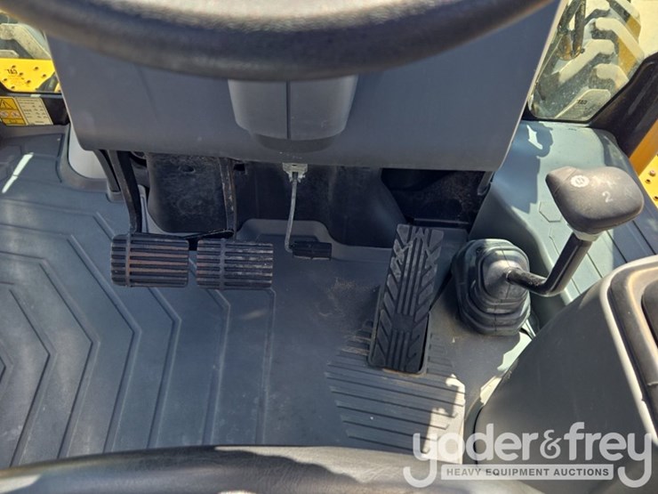 2023-caterpillar-416-image-64