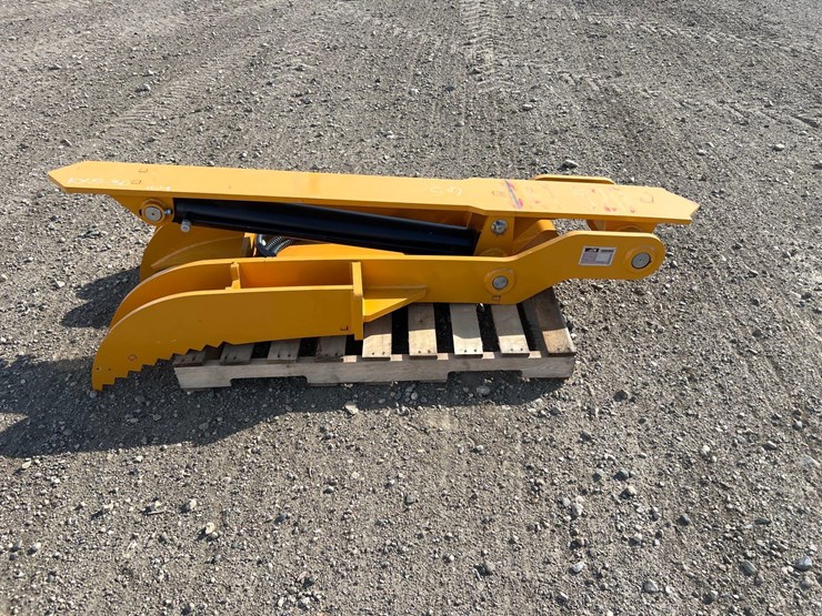 caterpillar-320-image-6