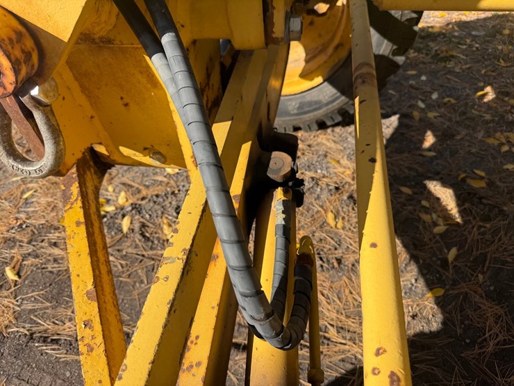 #3534-•-komatsu-gd305a-motor-grader-image-12