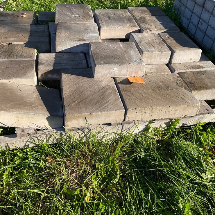 #3177 • Pallet of Decorative Pavers