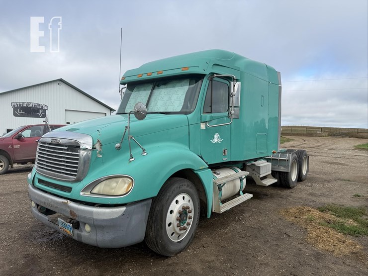 2002-freightliner-image-1