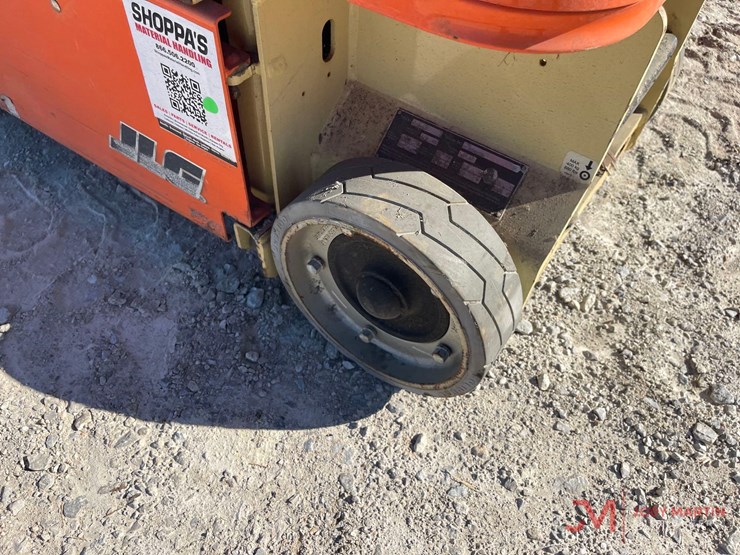 2015-jlg-1230es-image-11
