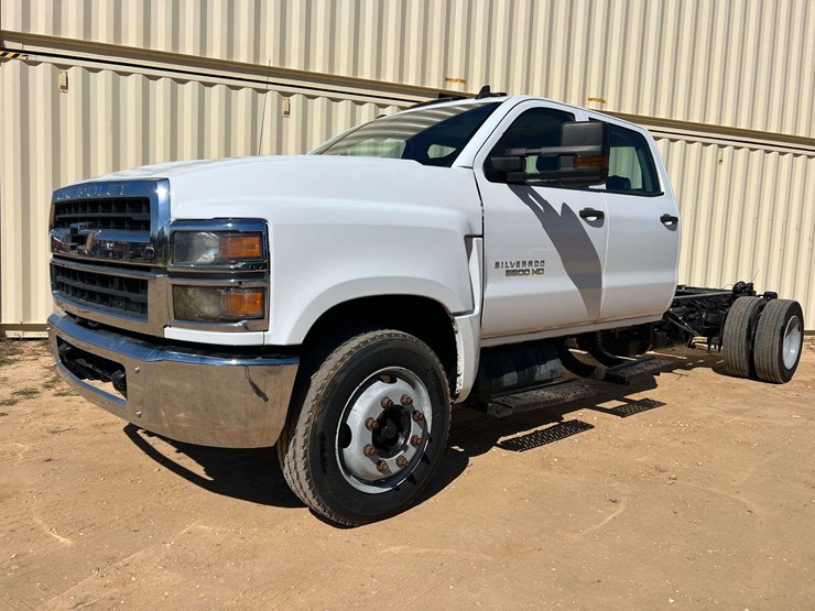 2019-chevrolet-silverado-5500hd-image-1