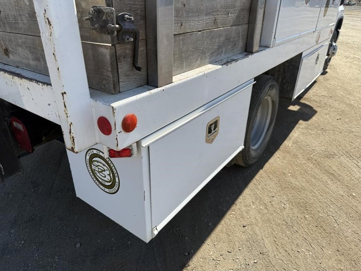 2025-chevrolet-3500-image-34
