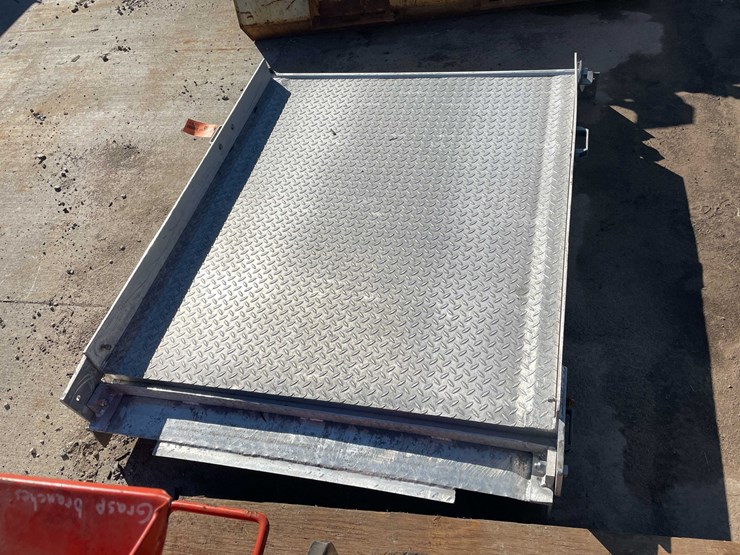 #1820-•-national-fleet-folding-aluminum-sprinter-van-ramp-image-7