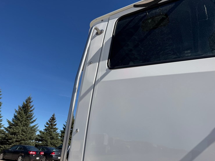 #1726-•-2019-western-star-day-cab-truck-tractor-image-26