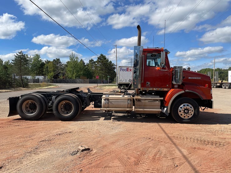 2016-western-star-4900sb-image-4