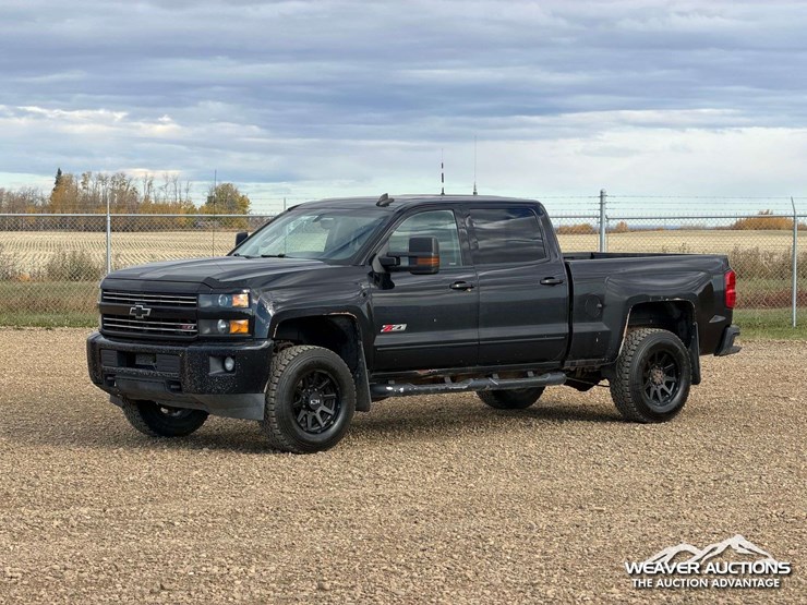 2017-chevrolet-silverado-2500hd-lt-image-1