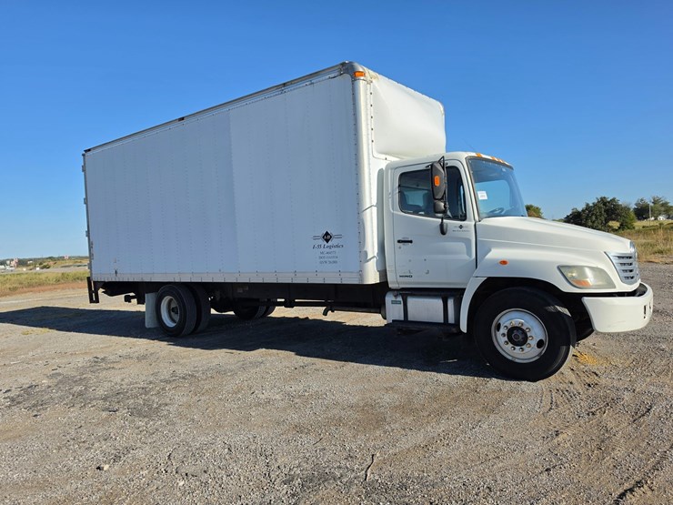 2007-hino-268-image-20