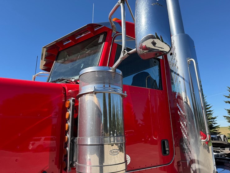 2020-peterbilt-389-image-12