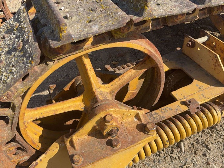 caterpillar-fifteen-image-7