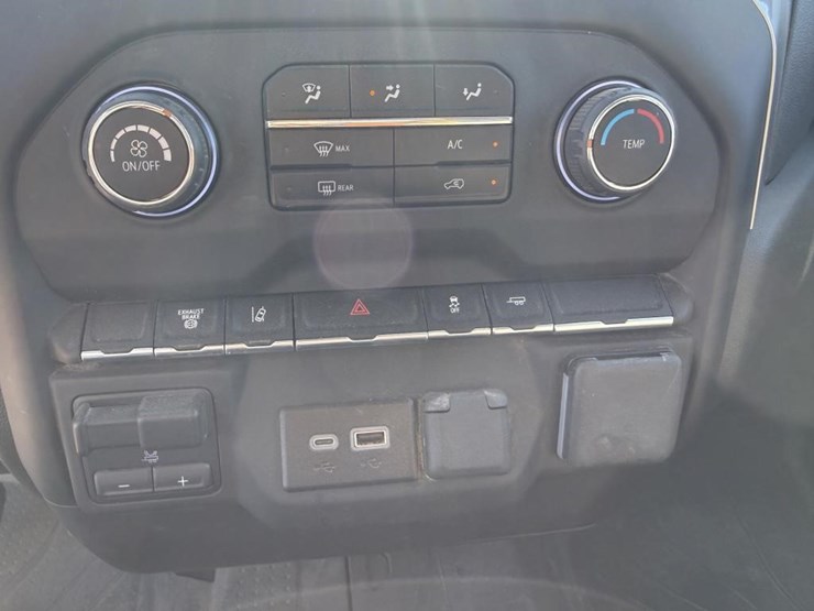 2025-chevrolet-3500-image-54