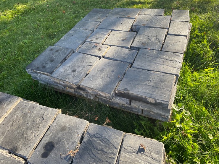 #3179-•-(3)-pallets-of-decorative-pavers-image-12