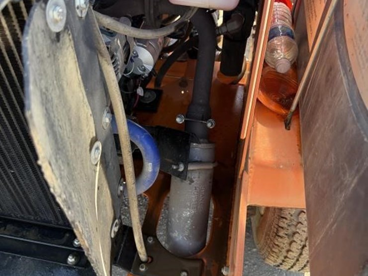 lay-mor-sm-300-3-wheel-broom-image-36