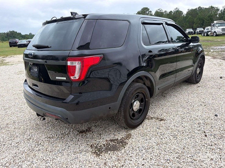 2017-ford-explorer-image-2