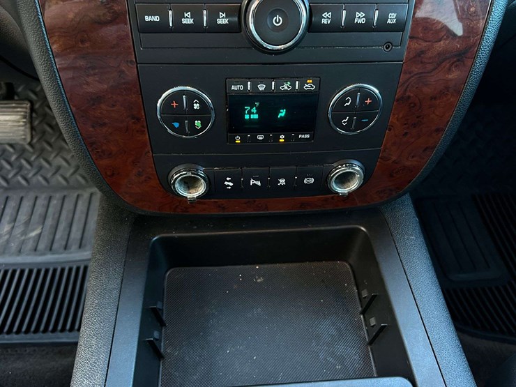 2011-chevrolet-silverado-2500hd-ltz-image-17