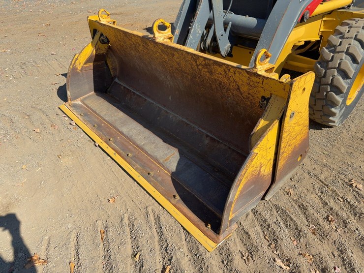 2017-deere-410l-image-9