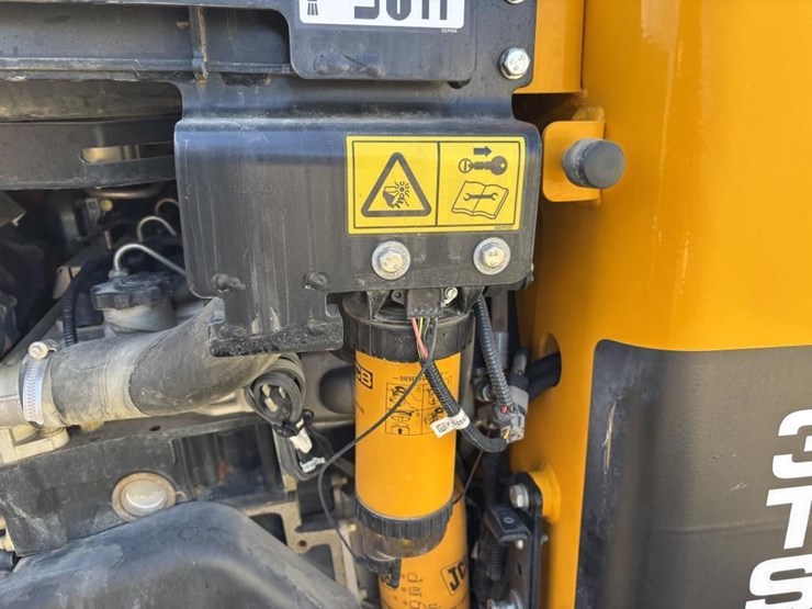 2021-jcb-3ts-8t-image-41