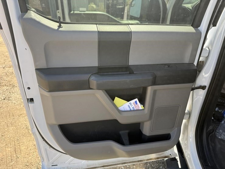 2020-ford-f150-image-35