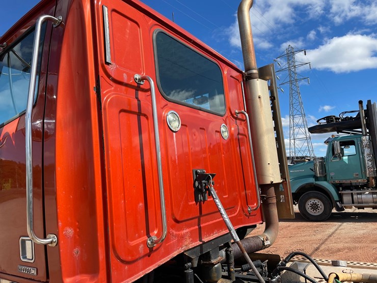 2016-western-star-4900sb-image-19