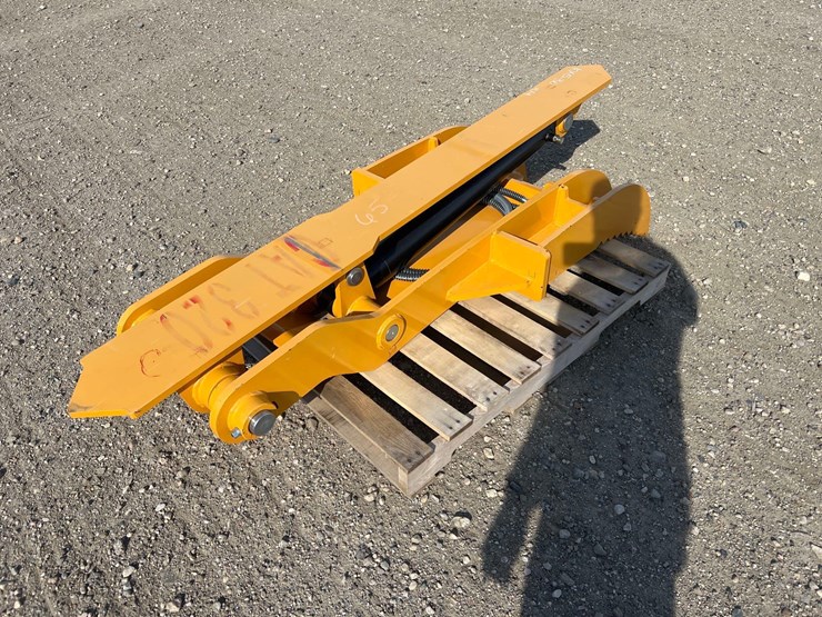 caterpillar-320-image-3