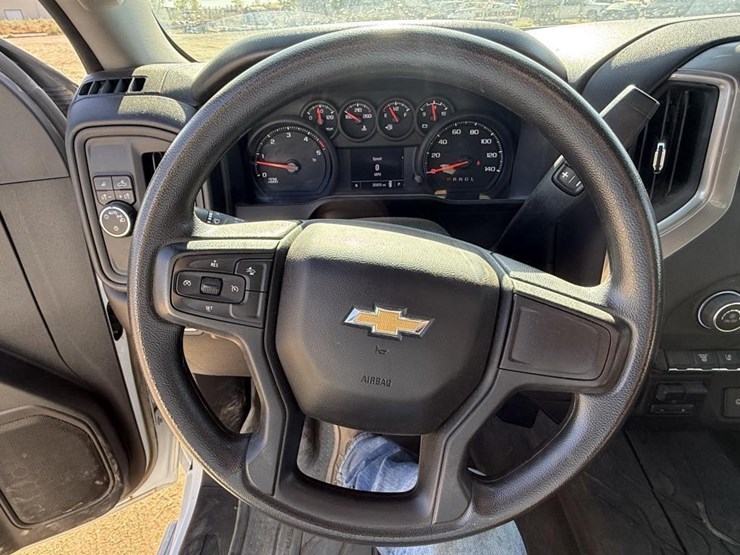 2025-chevrolet-3500-image-58