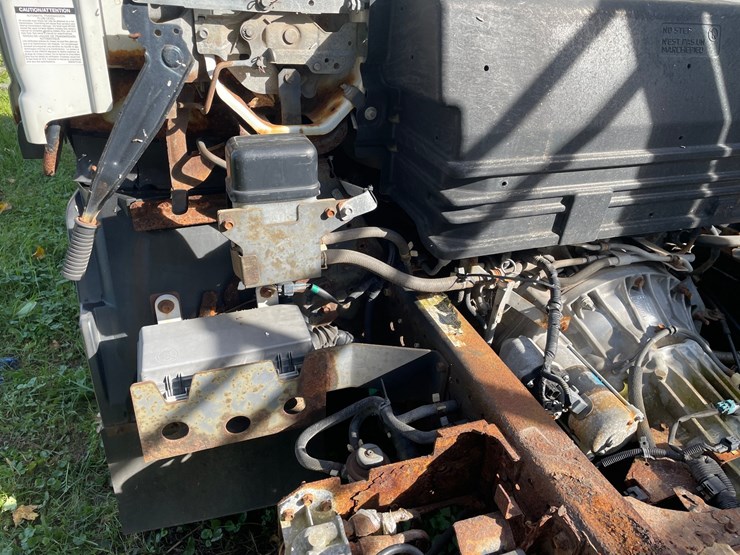 isuzu-nqr-image-46