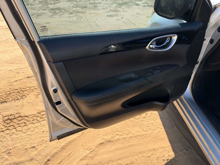 2019-nissan-sentra-4-door-sedan-(127,858-miles)-image-9