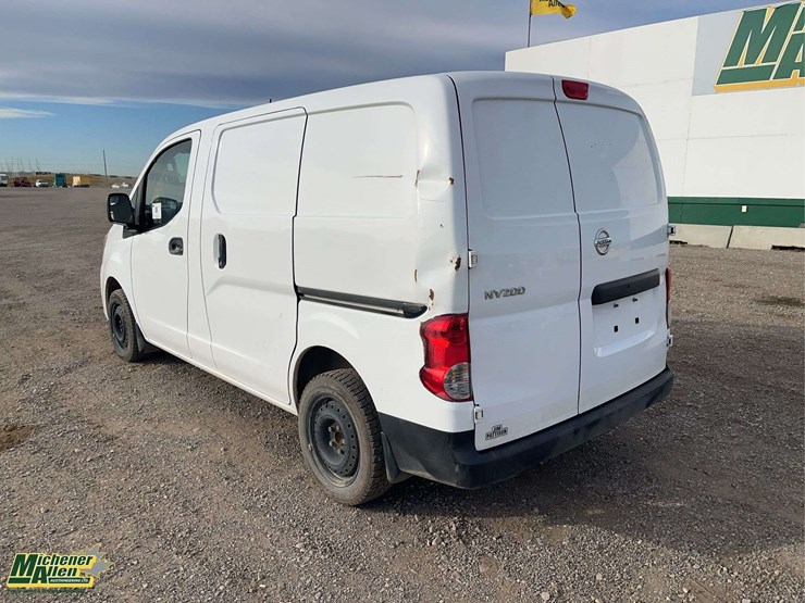 2021-nissan-nv200-image-3