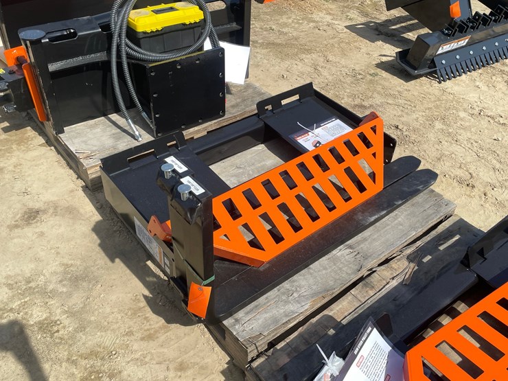 #2015-•-wolverine-skid-steer-pallet-fork-attachment-image-1
