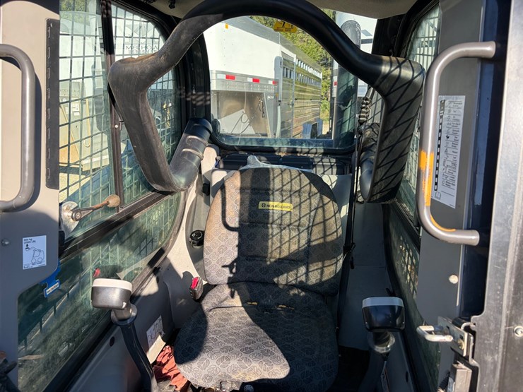 2019-new-holland-l220-image-12