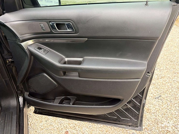 2018-ford-explorer-image-21