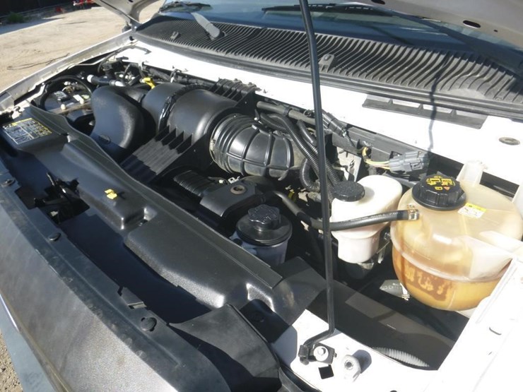 2011-ford-cargo-image-9