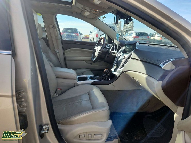 2010-cadillac-srx-image-38