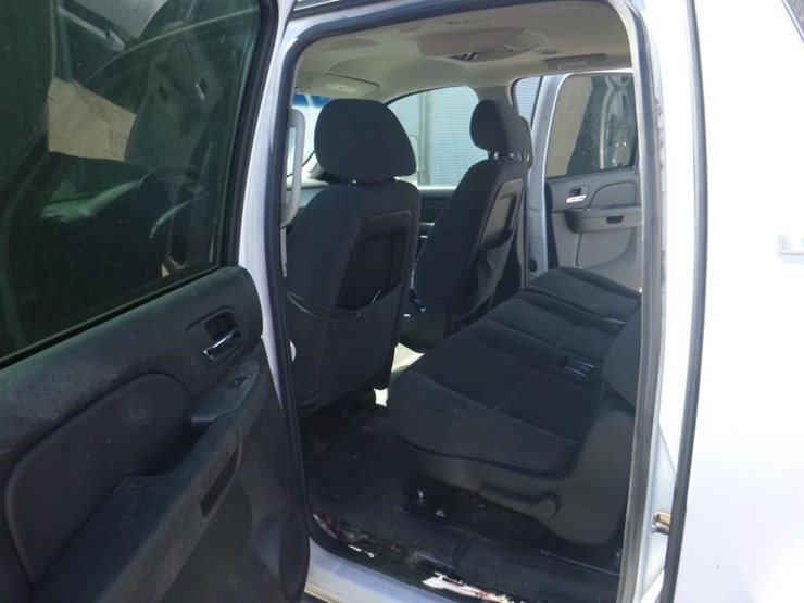 2007-chevrolet-suburban-image-8