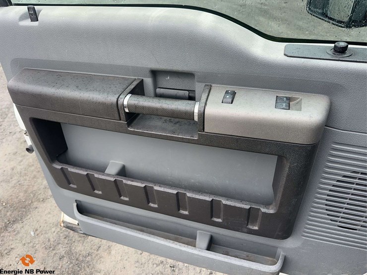 2014-ford-f550-xlt-image-28