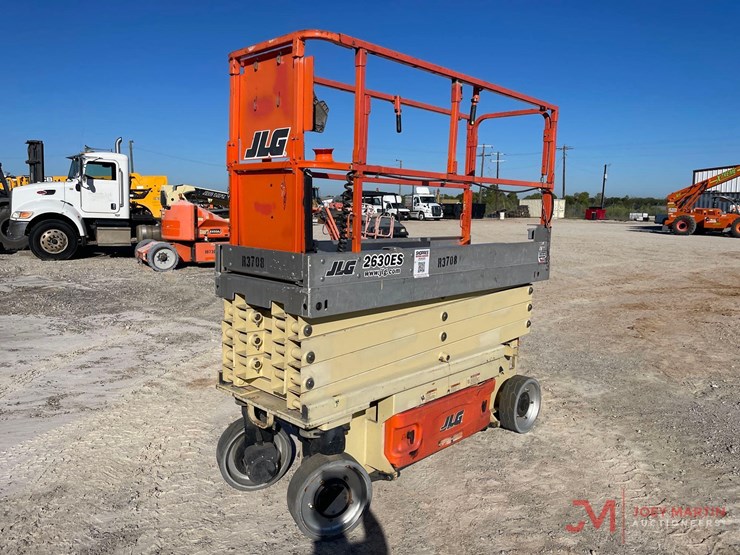 2015-jlg-2630es-image-3