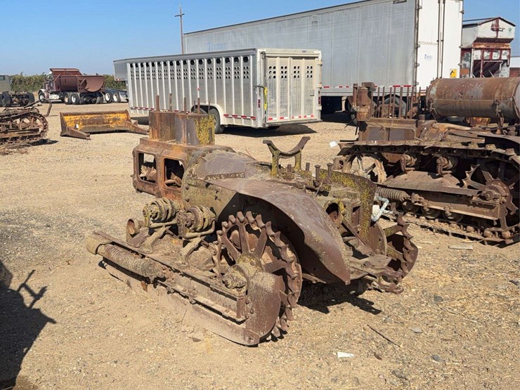 caterpillar-thirty-image-2
