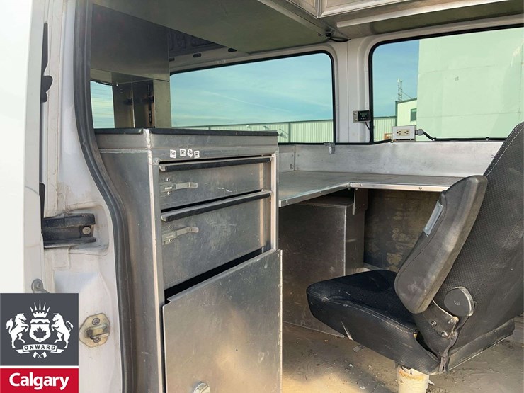 2016-mercedes-benz-sprinter-3500-image-23