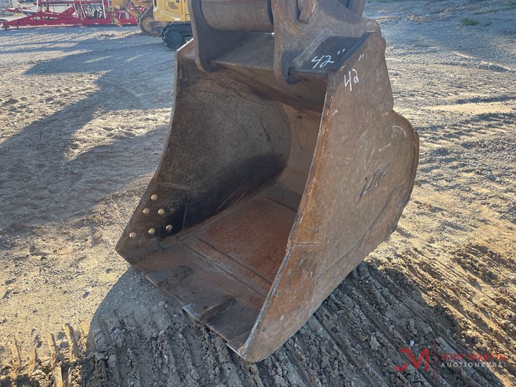 deere-330c-lc-image-11