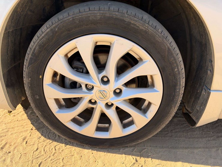 2019-nissan-sentra-4-door-sedan-(127,858-miles)-image-19